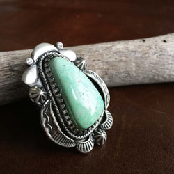 Beautiful Natural Light Green Carico Lake Stamped Sterling Silver Ring Size 8